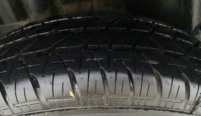2012 Maruti Swift VXI D, Petrol, Manual, 74,741 km, Right Rear Tyre Tread
