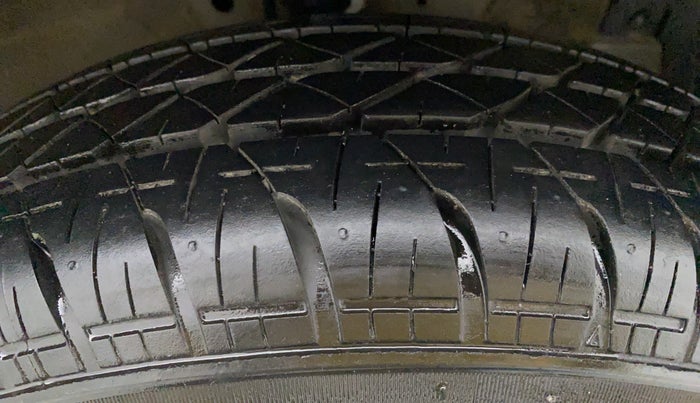 2012 Maruti Swift VXI D, Petrol, Manual, 74,741 km, Right Front Tyre Tread