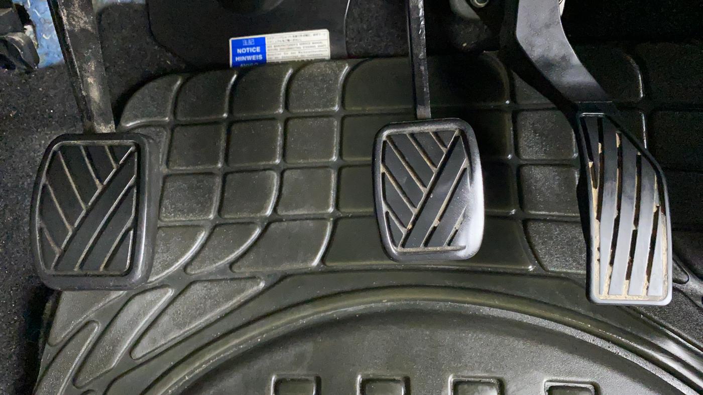 2017 Maruti Swift VXI D, Petrol, Manual, 88,512 km, Pedals