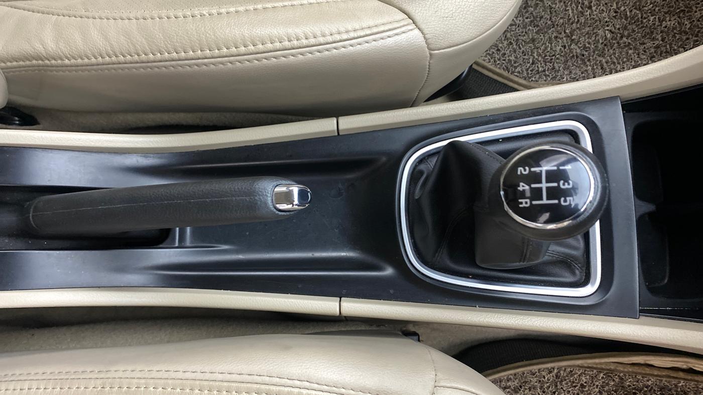 2019 Maruti Ciaz ALPHA 1.5 SHVS PETROL, Petrol, Manual, 31,418 km, Gear Lever