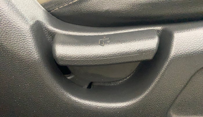 2018 Hyundai Elite i20 MAGNA EXECUTIVE 1.2, Petrol, Manual, 66,903 km, Driver Side Adjustment Panel