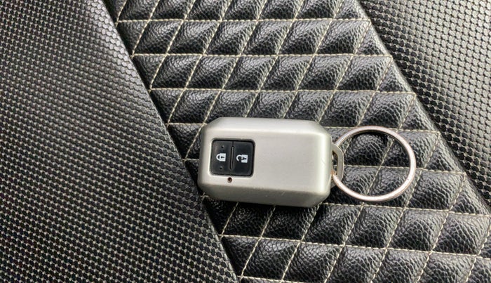 2021 Toyota Glanza G, Petrol, Manual, 51,252 km, Key Close Up