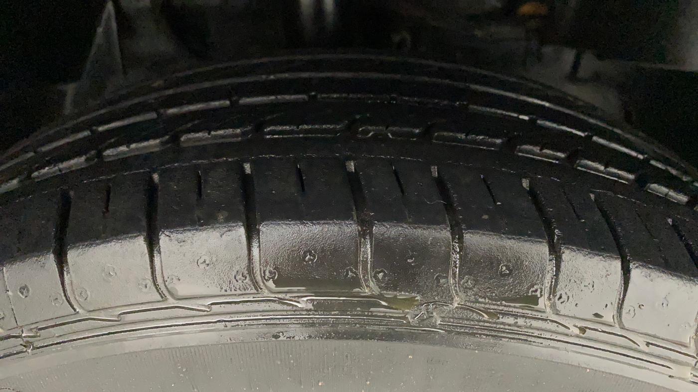 2018 Tata NEXON XE PETROL, Petrol, Manual, 17,747 km, Right Front Tyre Tread