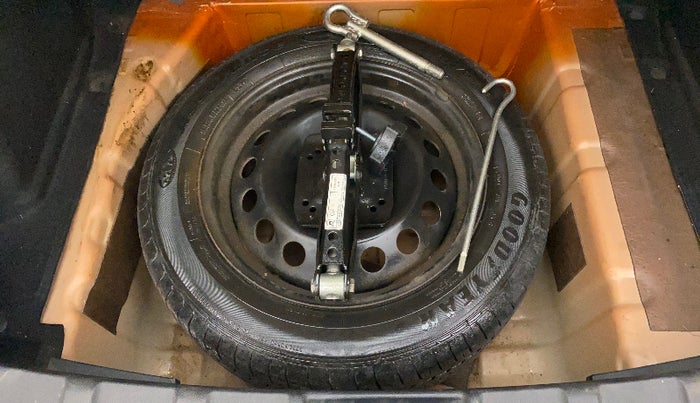 2018 Tata NEXON XE PETROL, Petrol, Manual, 17,747 km, Dicky (Boot door) - Tool missing