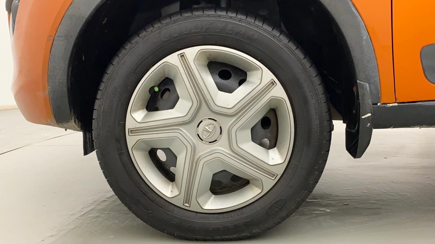 2018 Tata NEXON XE PETROL, Petrol, Manual, 17,747 km, Left Front Wheel