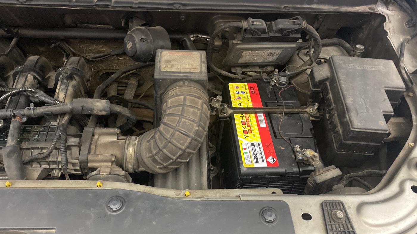 2016 Mahindra Kuv100 K4 6 STR, Petrol, Manual, 95,396 km, Engine View - Left