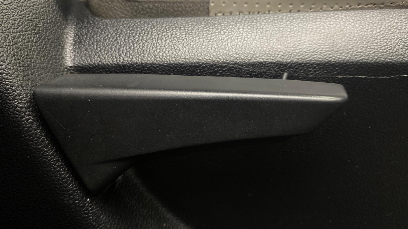 2016 Mahindra Kuv100 K4 6 STR, Petrol, Manual, 95,396 km, Driver Side Adjustment Panel