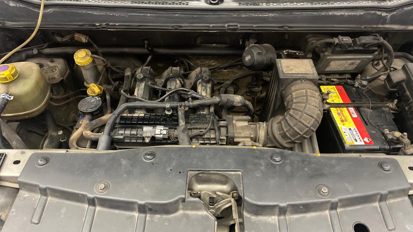 2016 Mahindra Kuv100 K4 6 STR, Petrol, Manual, 95,396 km, Engine View