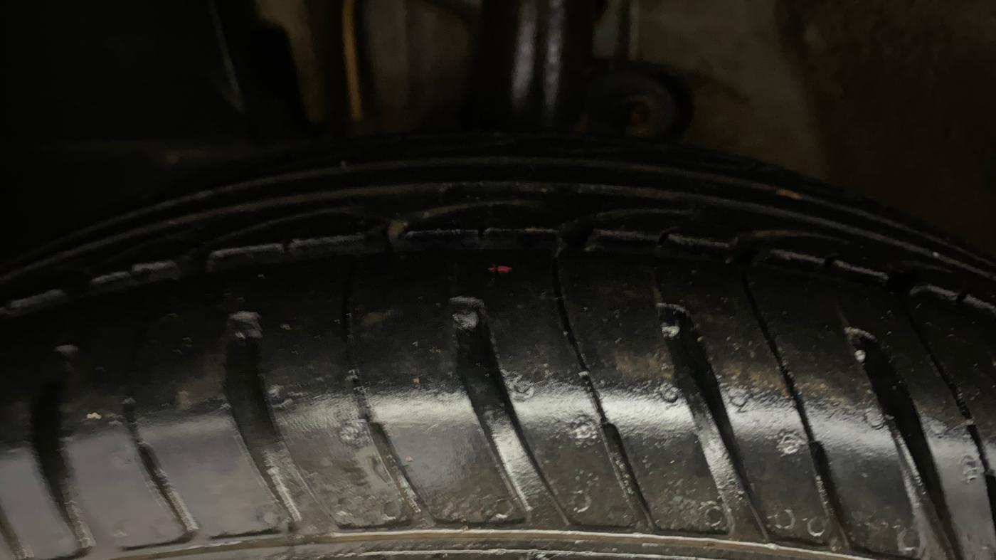 2016 Mahindra Kuv100 K4 6 STR, Petrol, Manual, 95,396 km, Left Front Tyre Tread