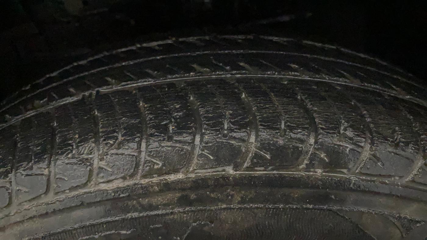 2014 Maruti Swift VXI, Petrol, Manual, 43,849 km, Left Front Tyre Tread
