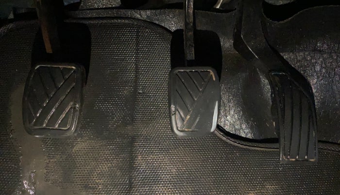 2014 Maruti Swift VXI, Petrol, Manual, 43,849 km, Pedals