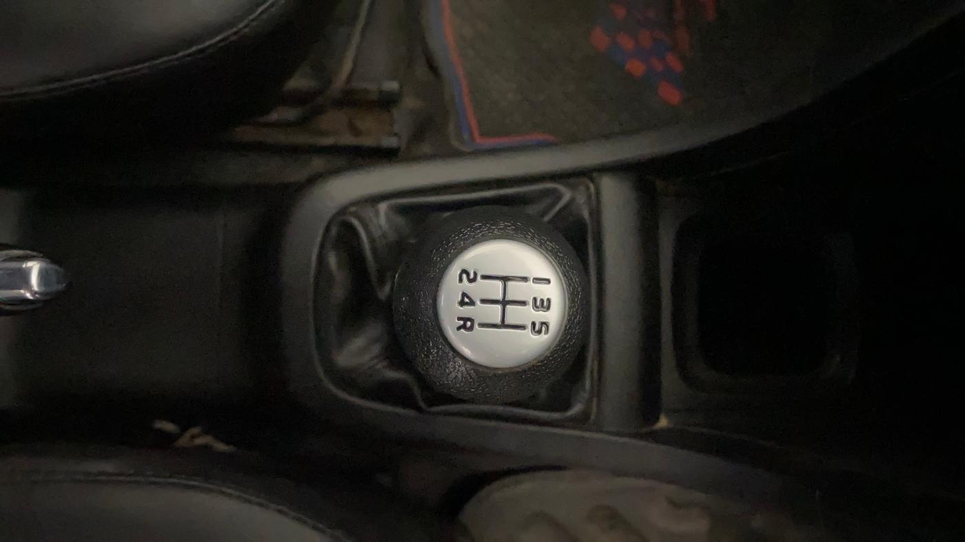2014 Maruti Swift VXI, Petrol, Manual, 43,849 km, Gear Lever