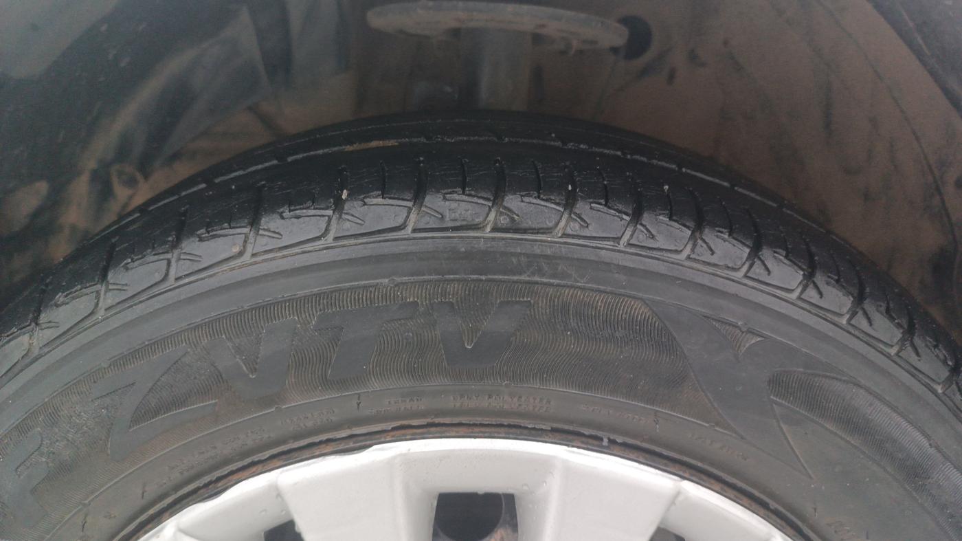 2017 Maruti Baleno DELTA PETROL 1.2, Petrol, Manual, 29,586 km, Left Front Tyre Tread