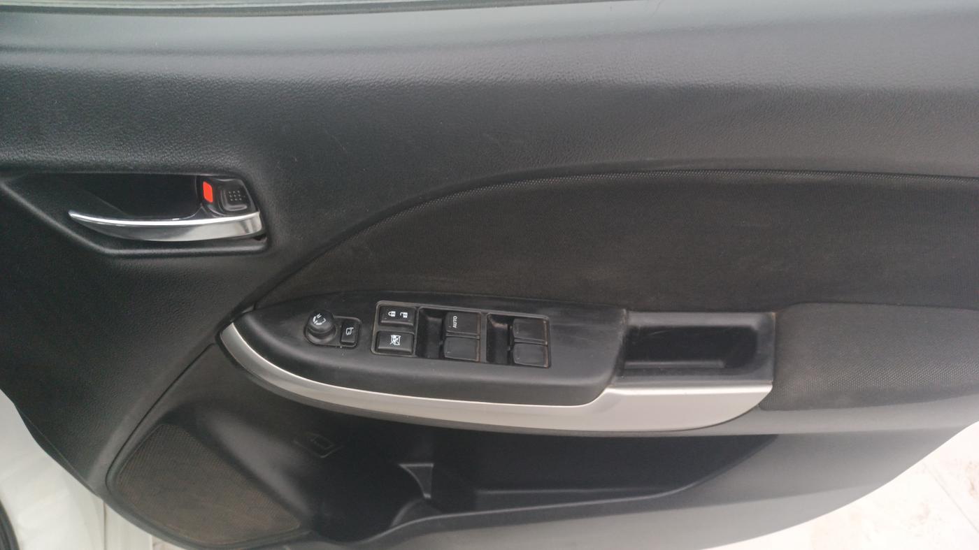 2017 Maruti Baleno DELTA PETROL 1.2, Petrol, Manual, 29,586 km, Driver Side Door Panels Control