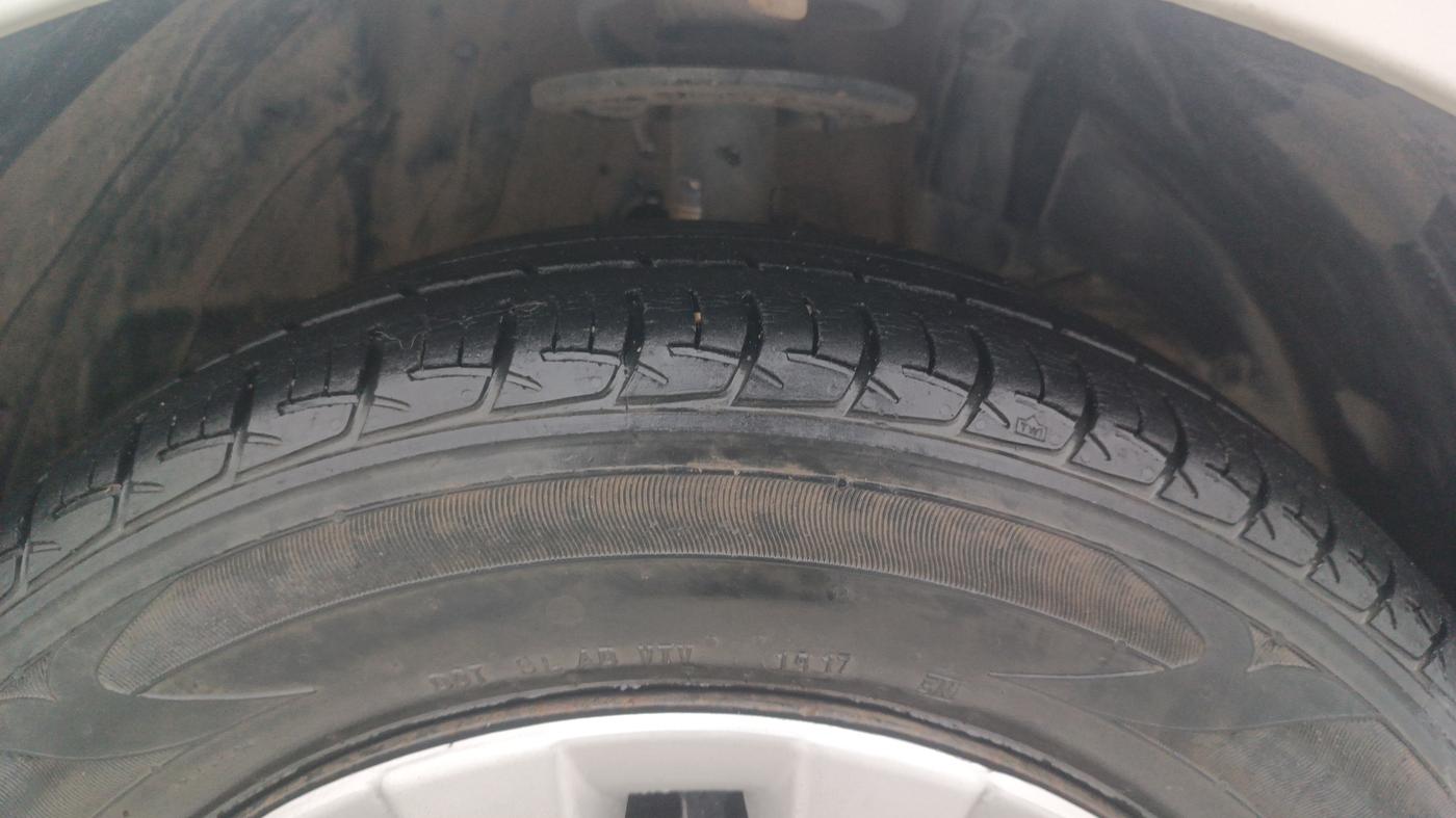 2017 Maruti Baleno DELTA PETROL 1.2, Petrol, Manual, 29,586 km, Right Front Tyre Tread