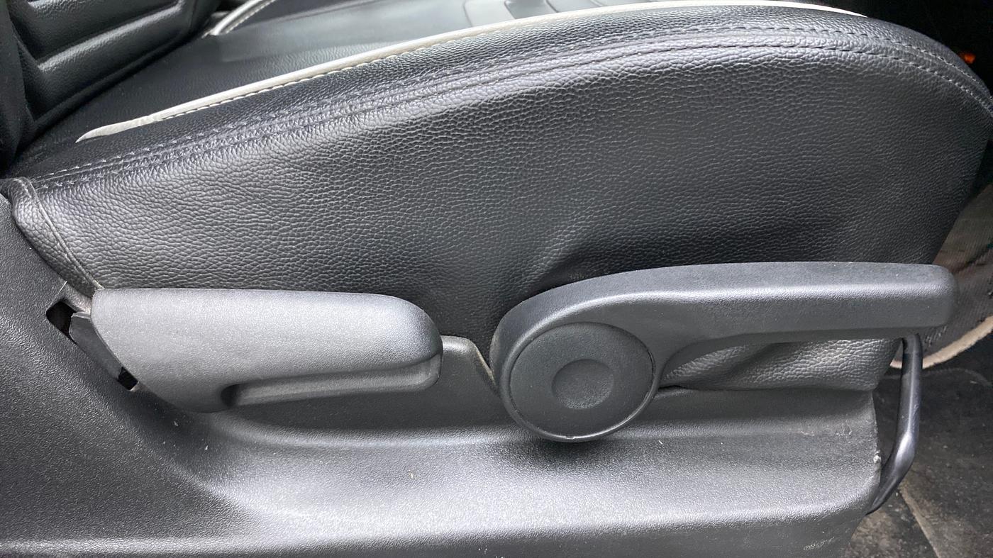 2019 Maruti Vitara Brezza ZDI PLUS AMT, Diesel, Automatic, 72,577 km, Driver Side Adjustment Panel