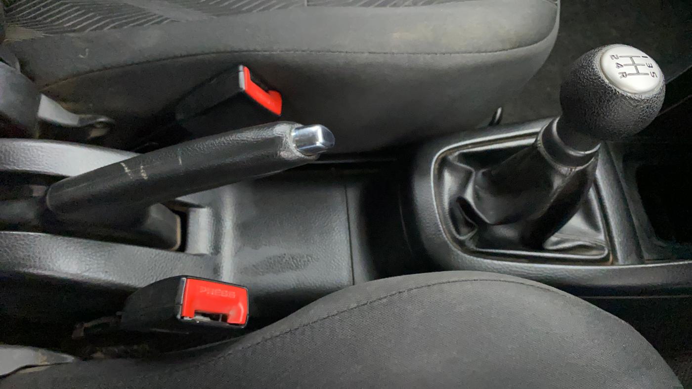2012 Maruti Swift VDI, Diesel, Manual, 1,39,759 km, Gear Lever