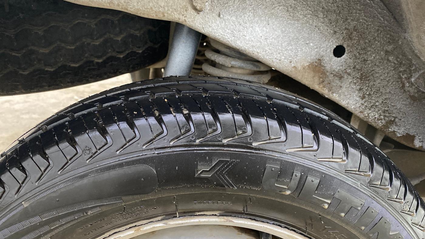 2015 Maruti Eeco 7 STR, Petrol, Manual, 49,773 km, Right Rear Tyre Tread