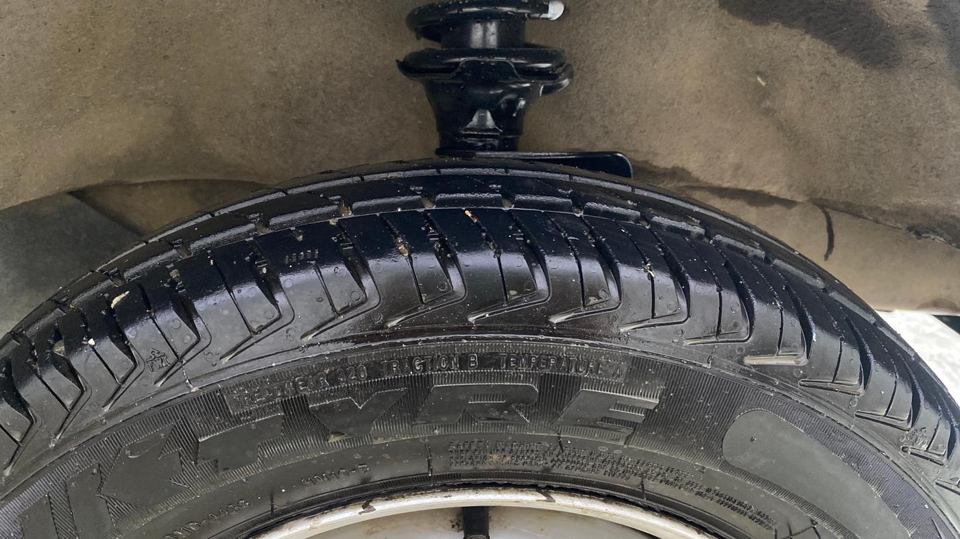 2015 Maruti Eeco 7 STR, Petrol, Manual, 49,773 km, Right Front Tyre Tread