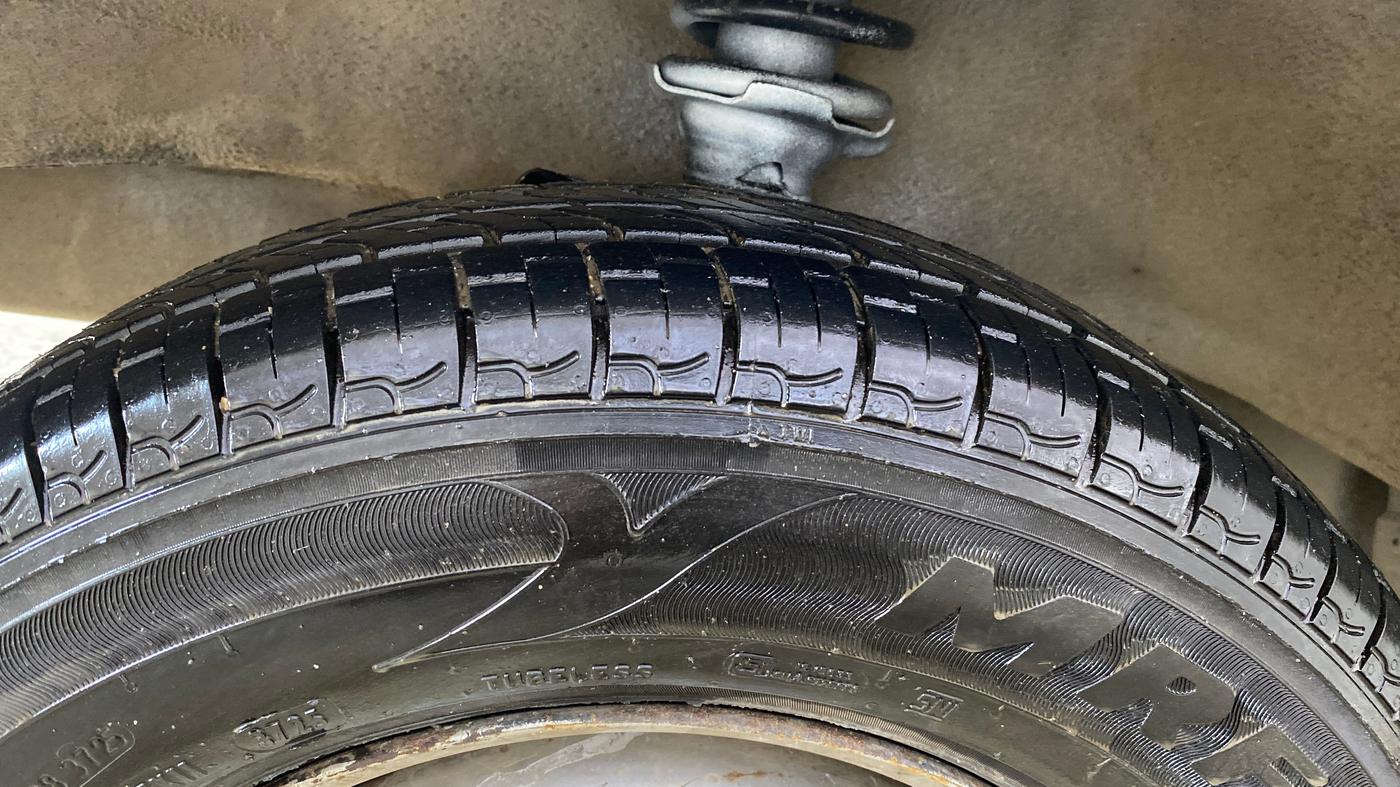 2015 Maruti Eeco 7 STR, Petrol, Manual, 49,773 km, Left Front Tyre Tread
