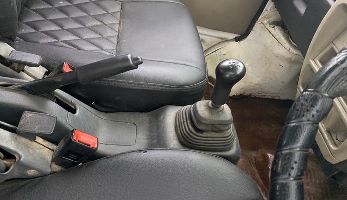 2015 Maruti Eeco 7 STR, Petrol, Manual, 49,642 km, Gear Lever