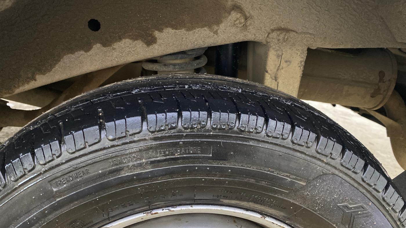 2015 Maruti Eeco 7 STR, Petrol, Manual, 49,773 km, Left Rear Tyre Tread