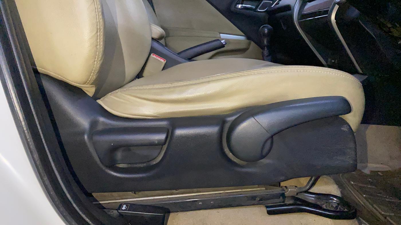 2017 Honda City 1.5L I-VTEC VX, Petrol, Manual, 34,230 km, Driver Side Adjustment Panel