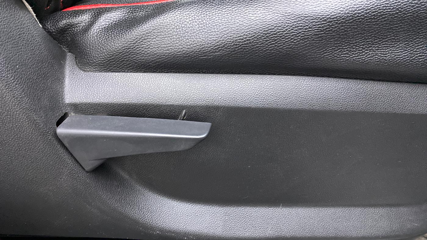 2019 Mahindra KUV 100 NXT K2 6 STR, Petrol, Manual, 34,529 km, Driver Side Adjustment Panel