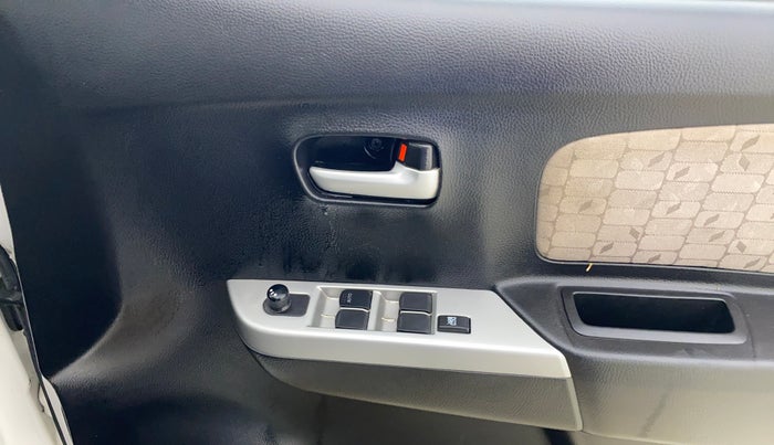 2015 Maruti Wagon R 1.0 VXI, Petrol, Manual, 46,956 km, Driver Side Door Panels Control