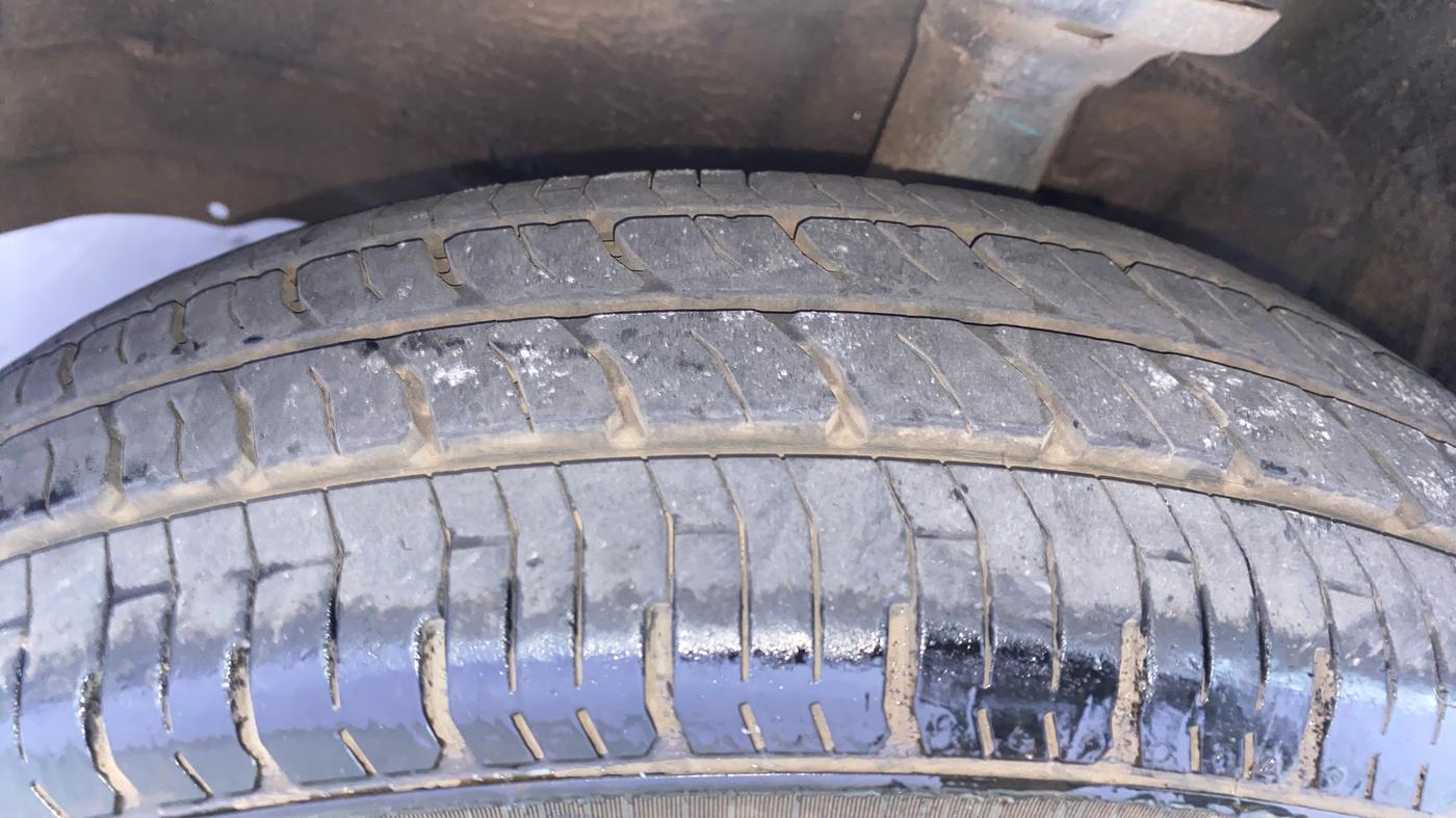 2014 Maruti Wagon R 1.0 LXI, Petrol, Manual, 87,732 km, Left Front Tyre Tread