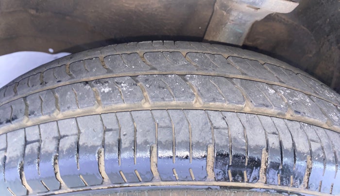 2014 Maruti Wagon R 1.0 LXI, Petrol, Manual, 87,732 km, Left Front Tyre Tread
