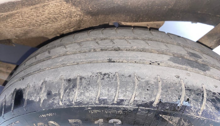 2014 Maruti Wagon R 1.0 LXI, Petrol, Manual, 87,732 km, Left Rear Tyre Tread