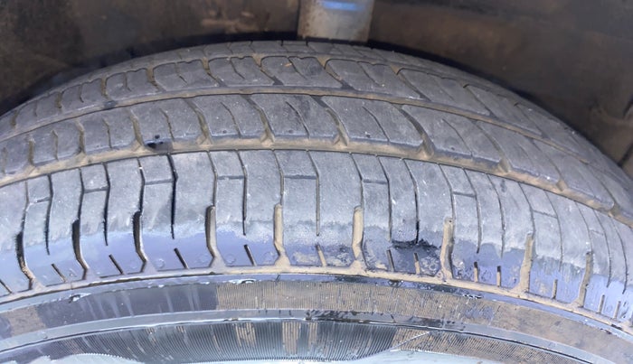 2014 Maruti Wagon R 1.0 LXI, Petrol, Manual, 87,732 km, Right Front Tyre Tread