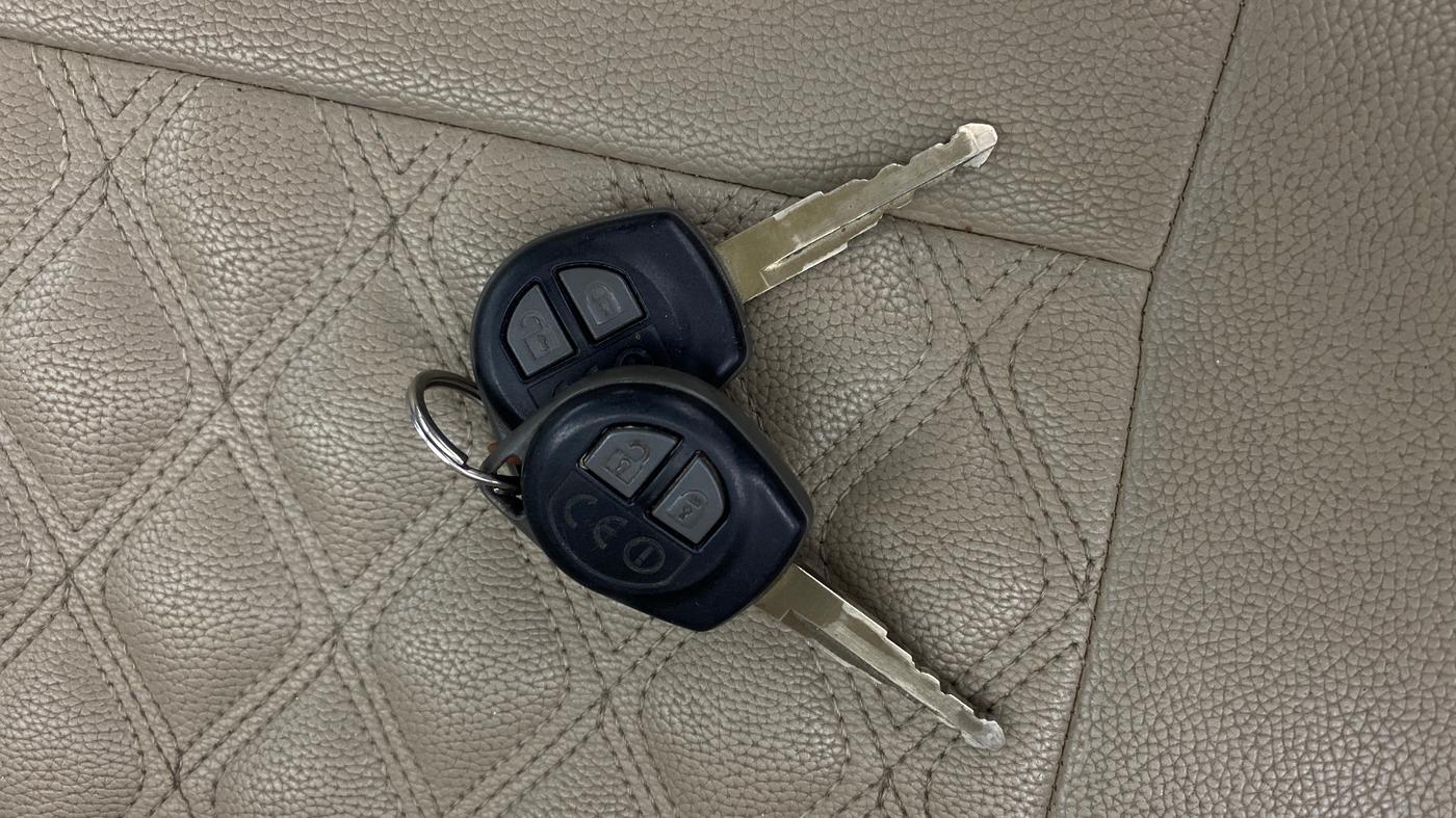 2019 Maruti Dzire VXI AMT, Petrol, Automatic, 65,355 km, Key Close Up