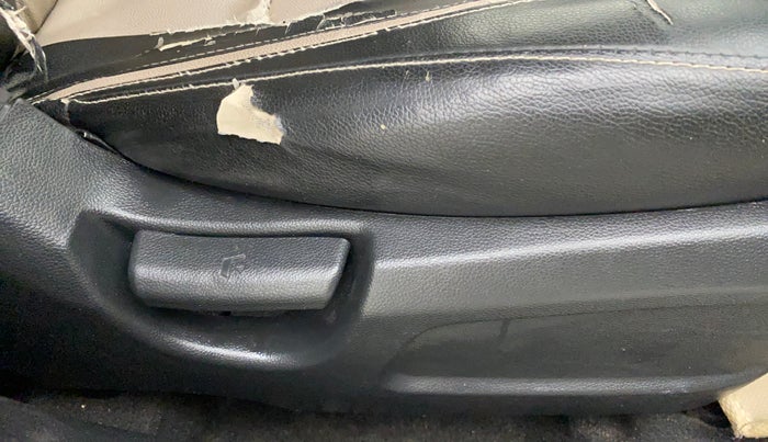 2014 Hyundai Elite i20 MAGNA 1.2, Petrol, Manual, 74,747 km, Driver Side Adjustment Panel