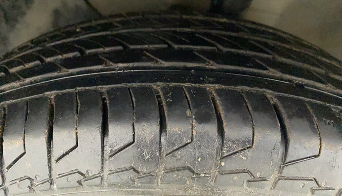 2014 Hyundai Elite i20 MAGNA 1.2, Petrol, Manual, 74,747 km, Left Front Tyre Tread