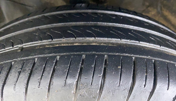 2013 Honda Brio 1.2 V MT I VTEC, CNG, Manual, 33,598 km, Left Front Tyre Tread