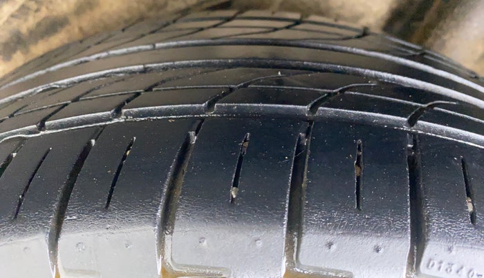 2013 Honda Brio 1.2 V MT I VTEC, CNG, Manual, 33,598 km, Left Rear Tyre Tread