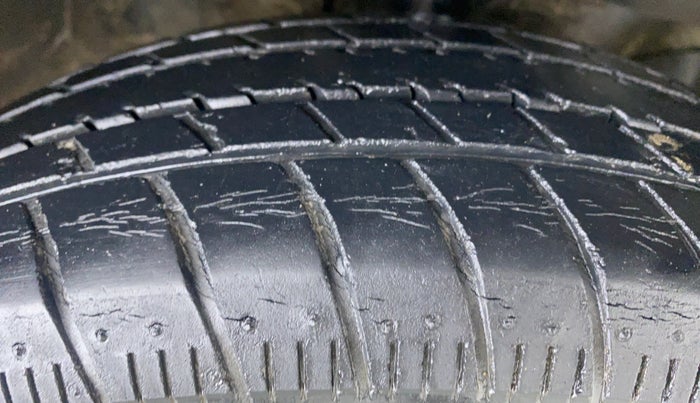 2013 Honda Brio 1.2 V MT I VTEC, CNG, Manual, 33,598 km, Right Front Tyre Tread