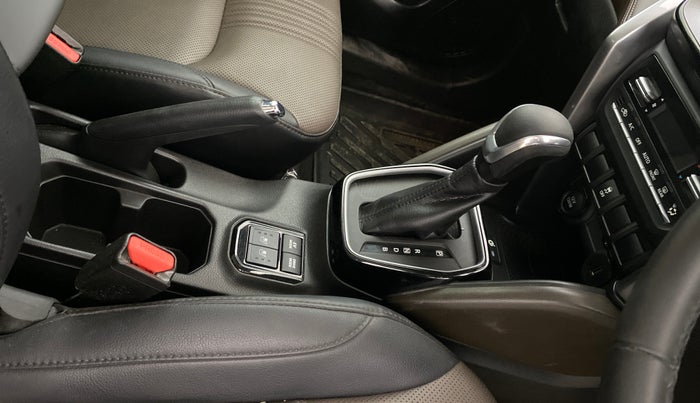 2023 Toyota URBAN CRUISER HYRYDER V HYBRID, Hybrid, Automatic, 21,588 km, Gear Lever