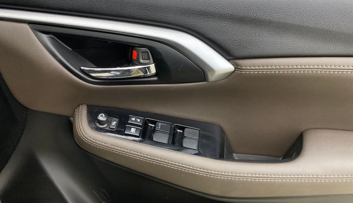 2023 Toyota URBAN CRUISER HYRYDER V HYBRID, Hybrid, Automatic, 21,588 km, Driver Side Door Panels Control