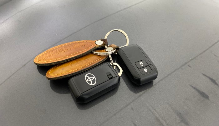 2023 Toyota URBAN CRUISER HYRYDER V HYBRID, Hybrid, Automatic, 21,588 km, Key Close Up