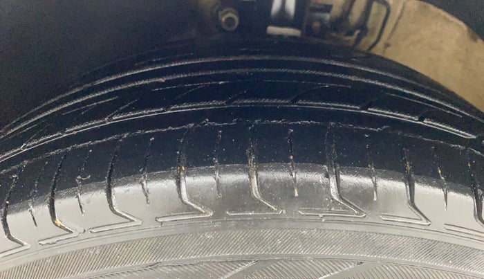 2015 Volkswagen Vento HIGHLINE DIESEL 1.5, Diesel, Manual, 78,677 km, Left Front Tyre Tread