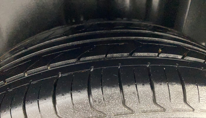 2015 Volkswagen Vento HIGHLINE DIESEL 1.5, Diesel, Manual, 78,677 km, Left Rear Tyre Tread