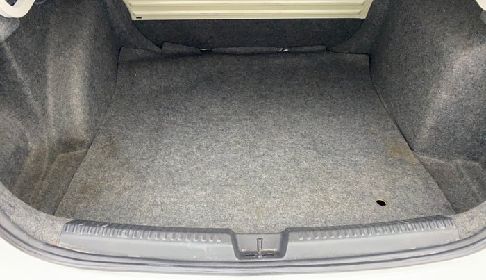 2015 Volkswagen Vento HIGHLINE DIESEL 1.5, Diesel, Manual, 78,677 km, Boot Inside