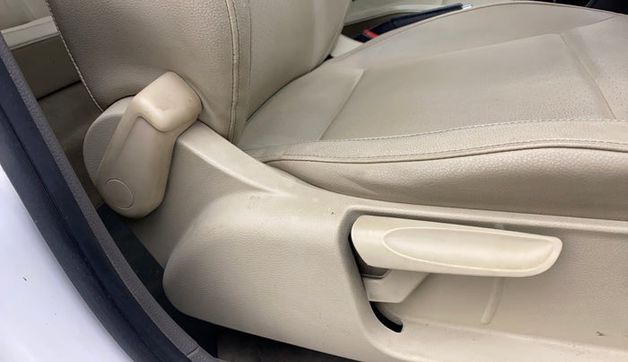 2015 Volkswagen Vento HIGHLINE DIESEL 1.5, Diesel, Manual, 78,677 km, Driver Side Adjustment Panel