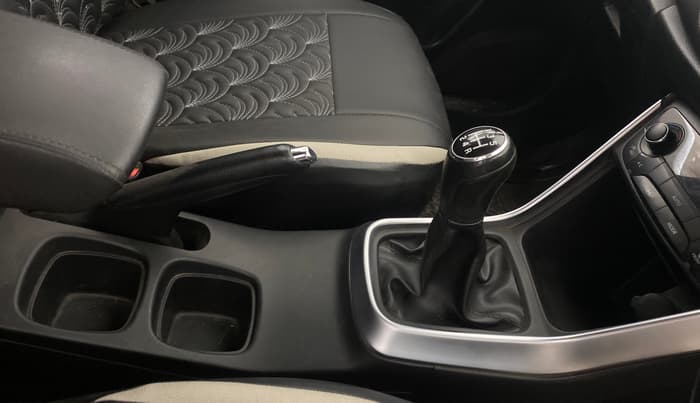 2018 Maruti S Cross ZETA 1.3, Diesel, Manual, 87,219 km, Gear Lever