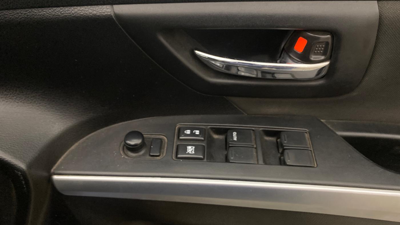 2018 Maruti S Cross ZETA 1.3, Diesel, Manual, 87,219 km, Driver Side Door Panels Control