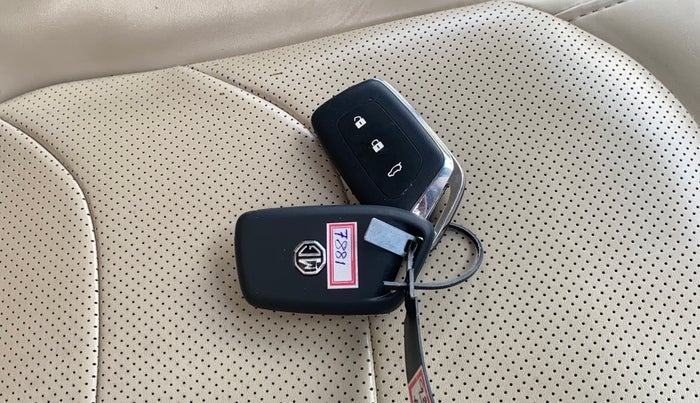 2022 MG HECTOR SHARP 1.5 PETROL CVT, Petrol, Automatic, 39,565 km, Key Close Up
