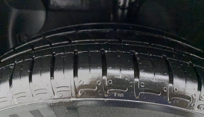 2020 Hyundai GRAND I10 NIOS SPORTZ AMT 1.2 KAPPA VTVT, Petrol, Automatic, 16,859 km, Left Front Tyre Tread